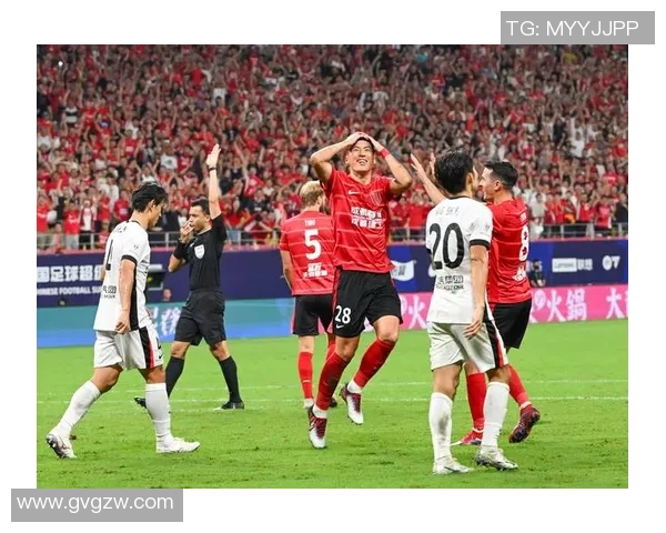 吾米提江助力上海海港再创辉煌展现足球新风采 吾米提江助力上海海港再创辉煌展现足球新风采